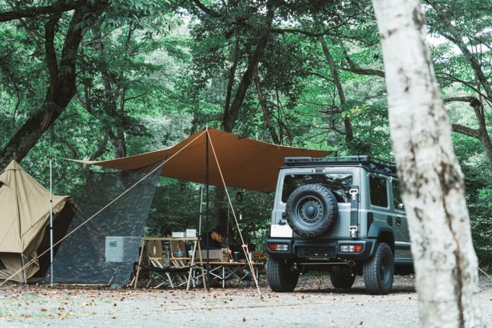 【2025年最新版】キャンプ・アウトドアにおすすめの車12選|ファミリー・ソロ・車中泊対応モデルも紹介