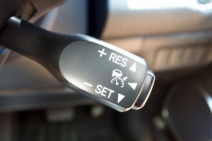 【2025年版】オートクルーズ後付け完全ガイド|価格、対応車種、DIYとの違いとは?